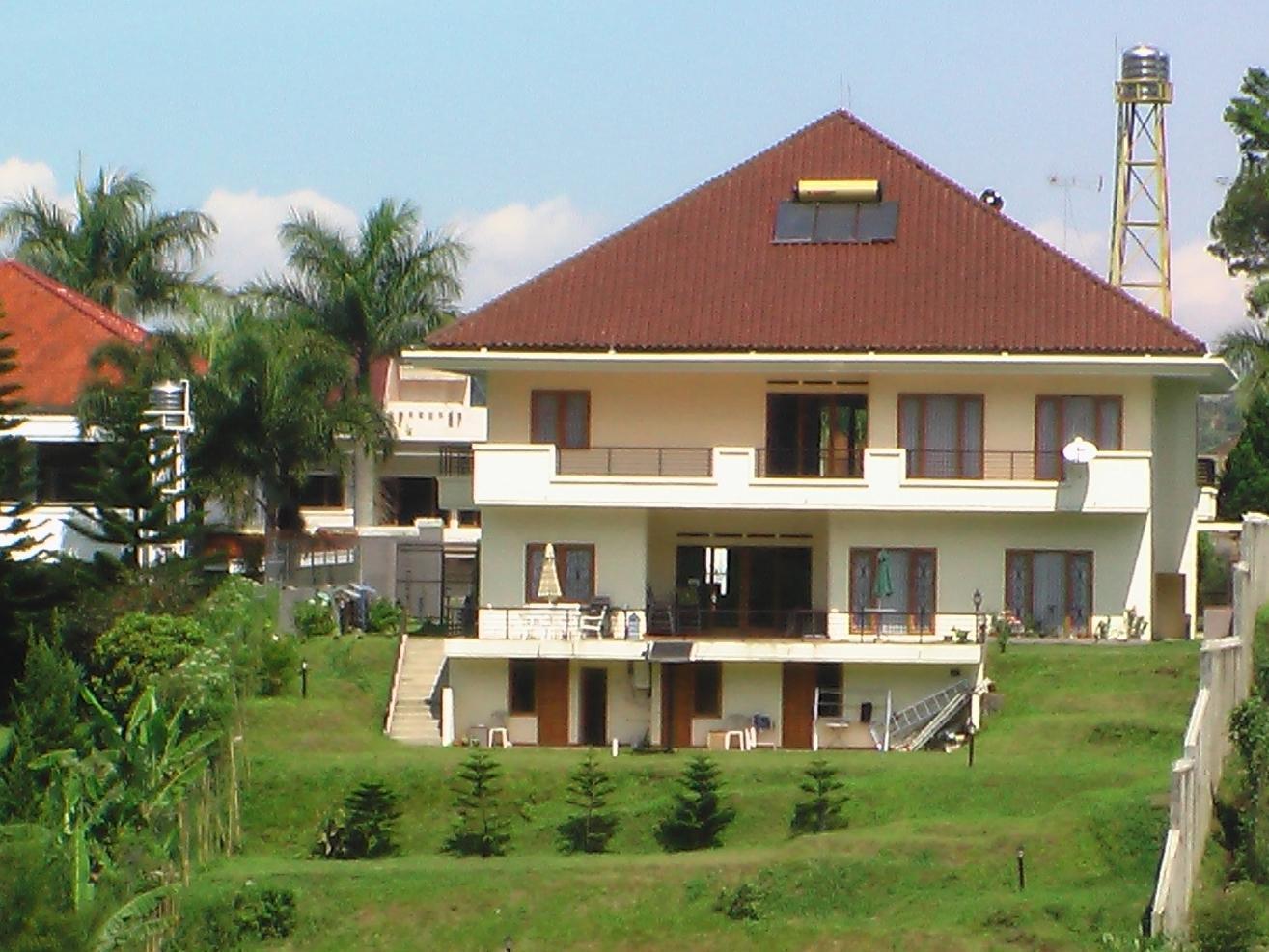 למבאנג Puri Bernadi Guest House מראה חיצוני תמונה