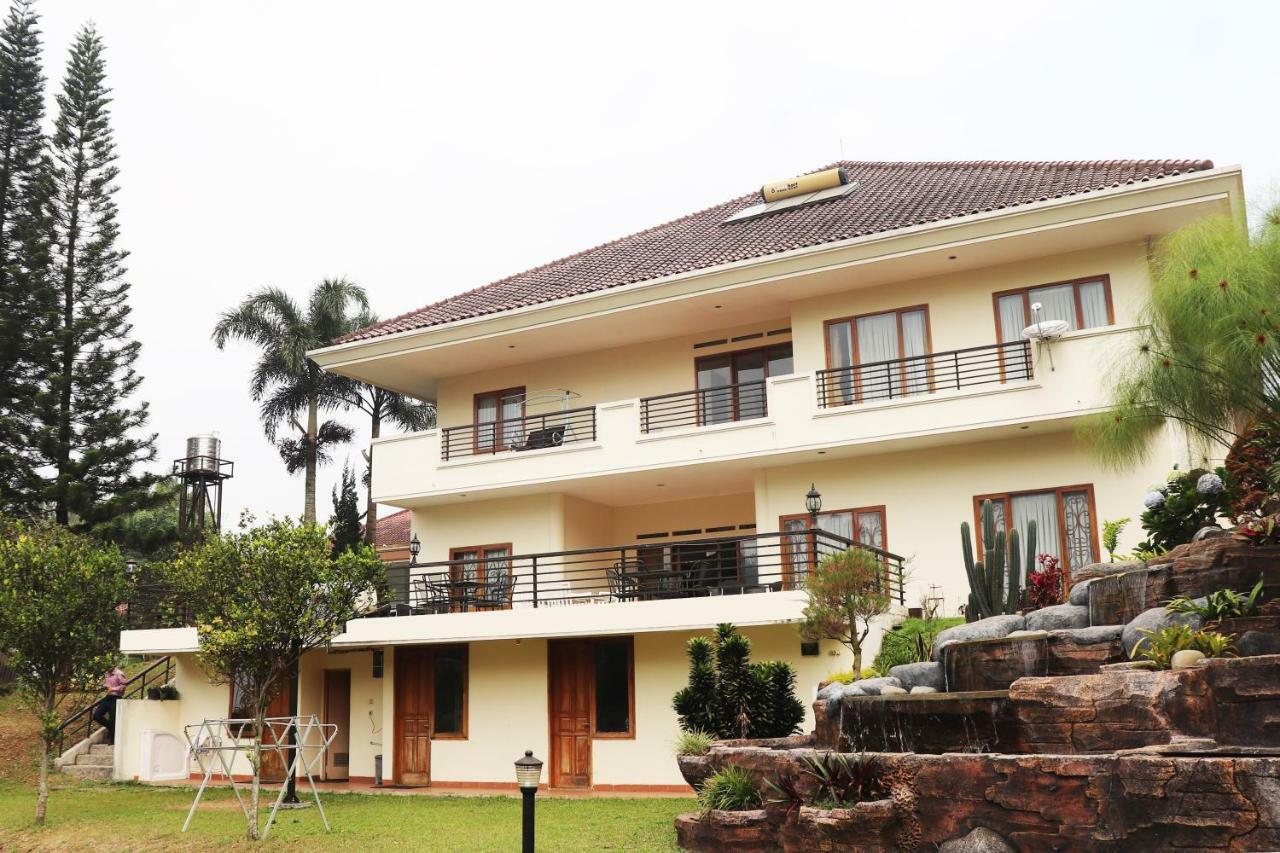למבאנג Puri Bernadi Guest House מראה חיצוני תמונה