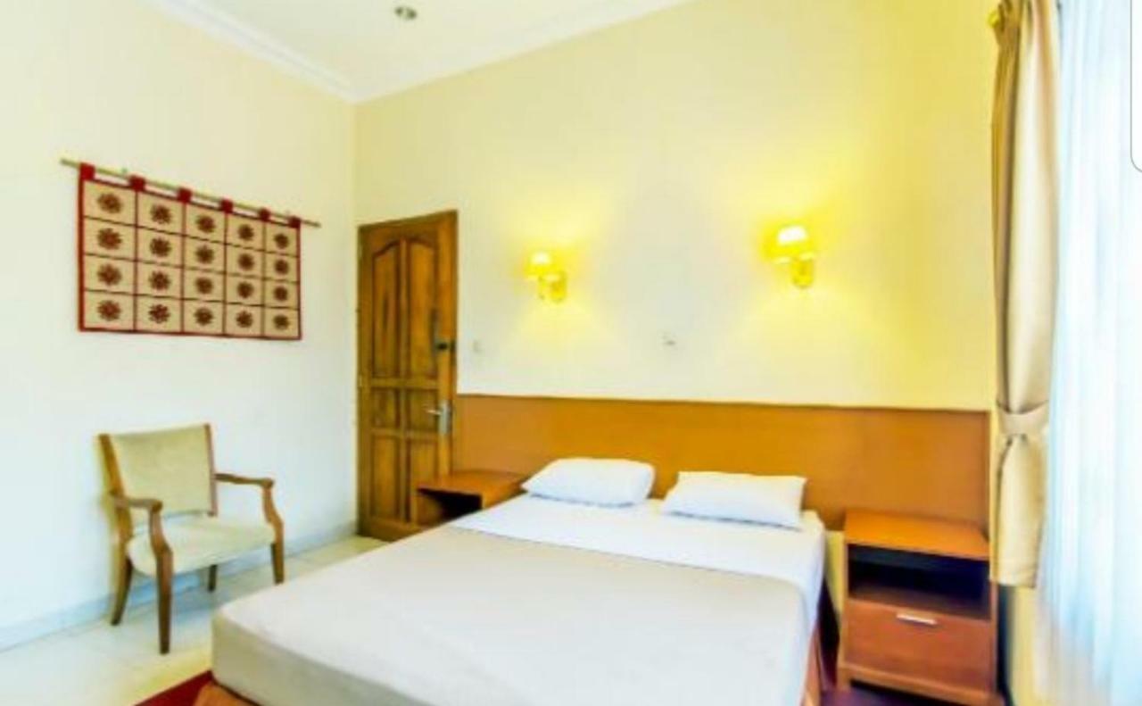 למבאנג Puri Bernadi Guest House מראה חיצוני תמונה