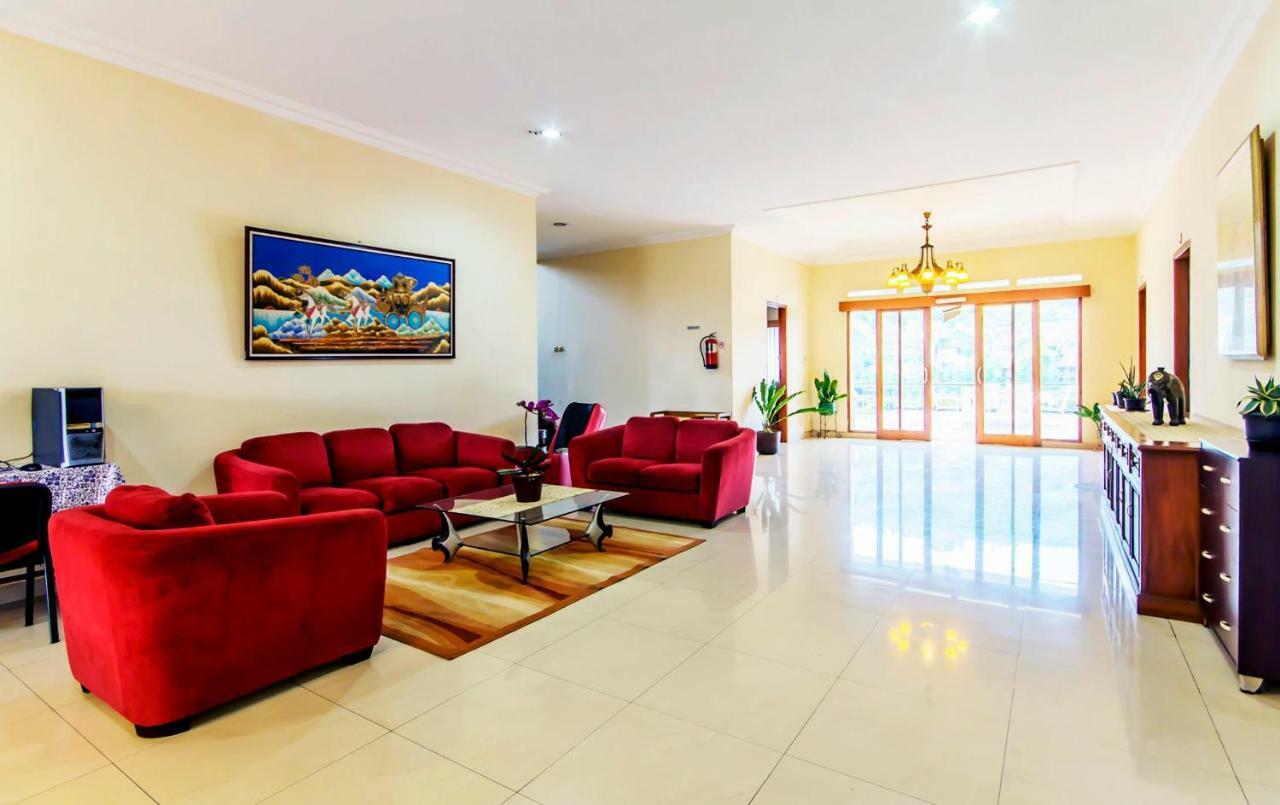 למבאנג Puri Bernadi Guest House מראה חיצוני תמונה
