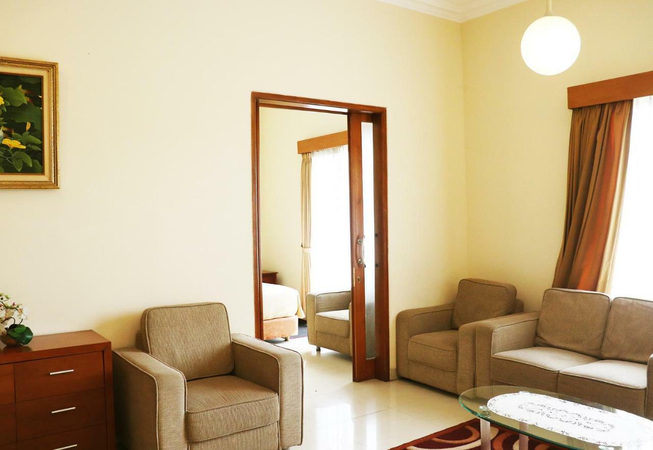 למבאנג Puri Bernadi Guest House מראה חיצוני תמונה