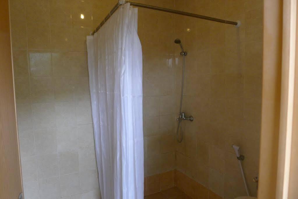 למבאנג Puri Bernadi Guest House מראה חיצוני תמונה